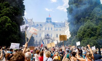 pass-sanitaire:-dernieres-heures-de-suspense-au-parlement,-la-vaccination-progresse