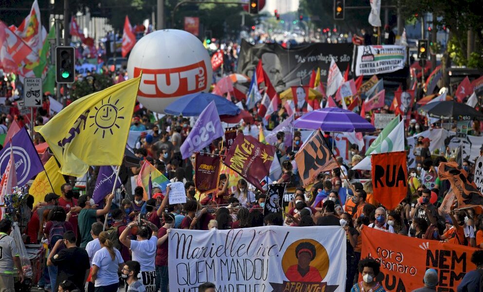 covid:-les-bresiliens-de-nouveau-dans-la-rue-pour-reclamer-la-destitution-de-bolsonaro