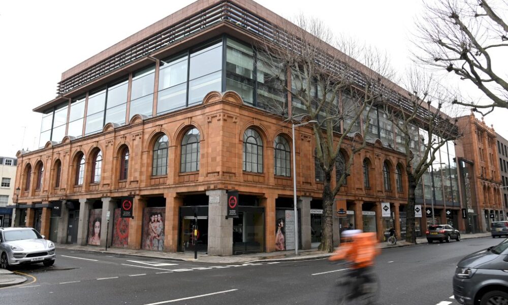 proces-au-vatican:-plongee-dans-les-finances-vaticanes-et-ses-predateurs