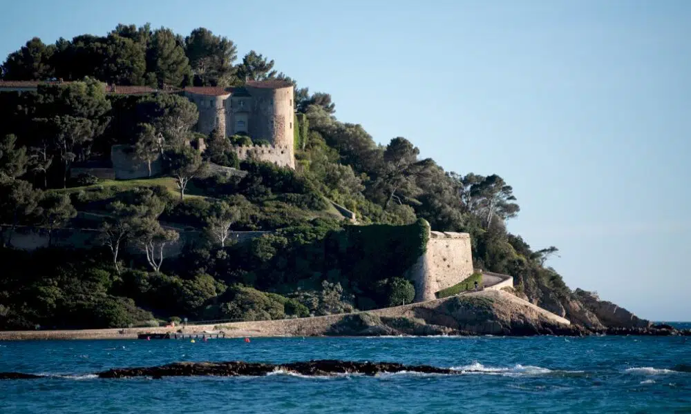 emmanuel-macron-est-arrive-au-fort-de-bregancon