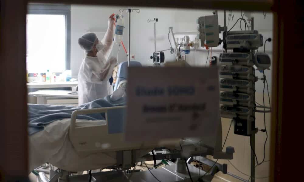 covid:-situation-critique-a-la-reunion-et-martinique,-la-metropole-sous-tension