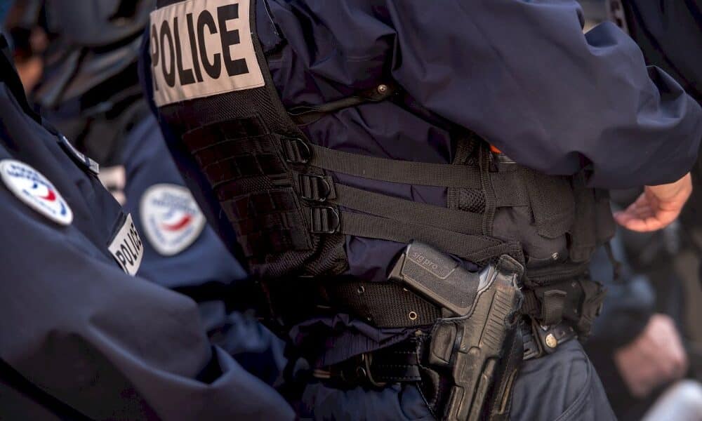 police:-la-« cle-d&rsquo;etranglement »-officiellement-remplacee,-un-an-apres-son-abandon