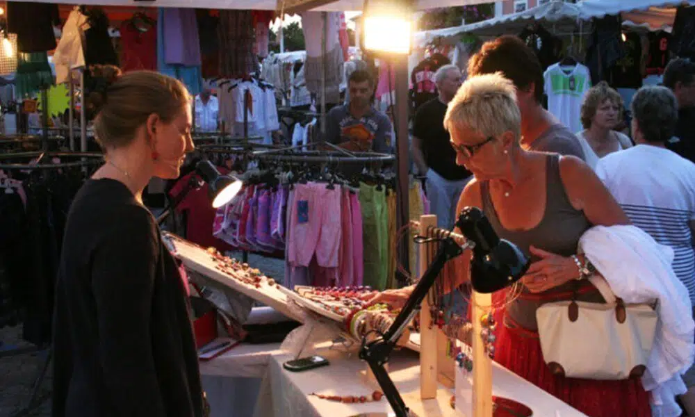 Sète : Marchés nocturnes, où l'artisanat et la convivialité se rencontrent