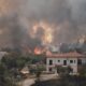 les-incendies-font-rage-en-turquie-et-en-grece,-transformee-en-« poudriere »