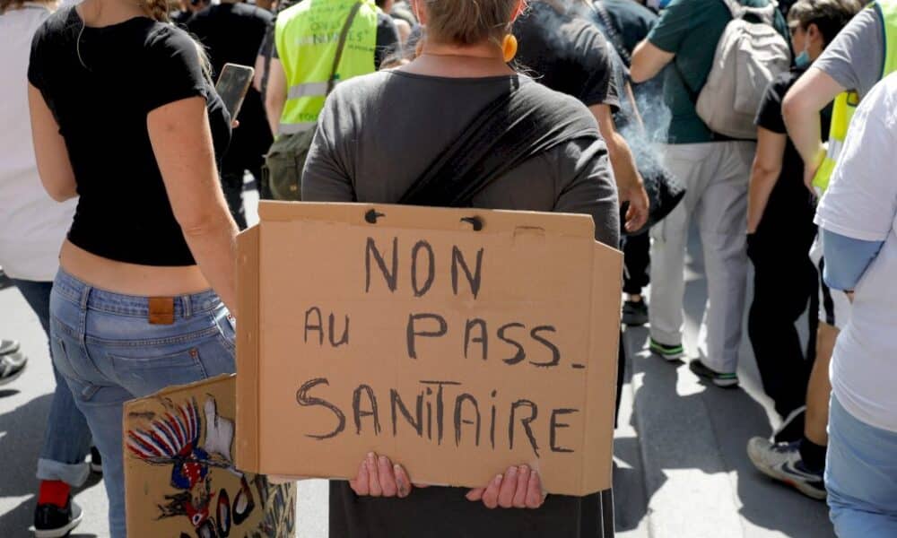 les-opposants-au-pass-sanitaire-manifestent-a-travers-la-france-pour-le-4e-week-end-consecutif