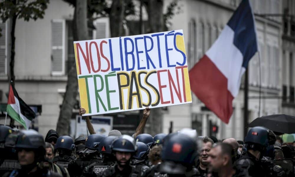 mobilisation-en-hausse-contre-le-pass-sanitaire-en-france-pour-le-4e-week-end-consecutif