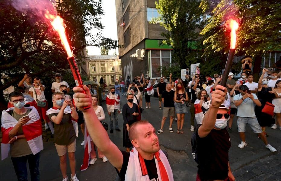 loukachenko-droit-dans-ses-bottes-apres-un-an-de-repression-au-belarus