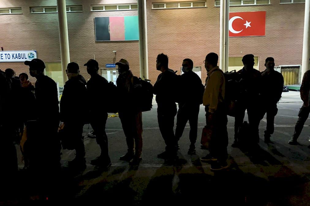 la-france-a-exfiltre-dans-la-nuit-de-kaboul-216-personnes-dont-184-afghans