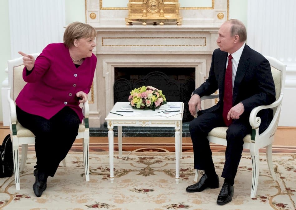 ultime-visite-de-merkel-a-poutine-en-pleine-crise-afghane