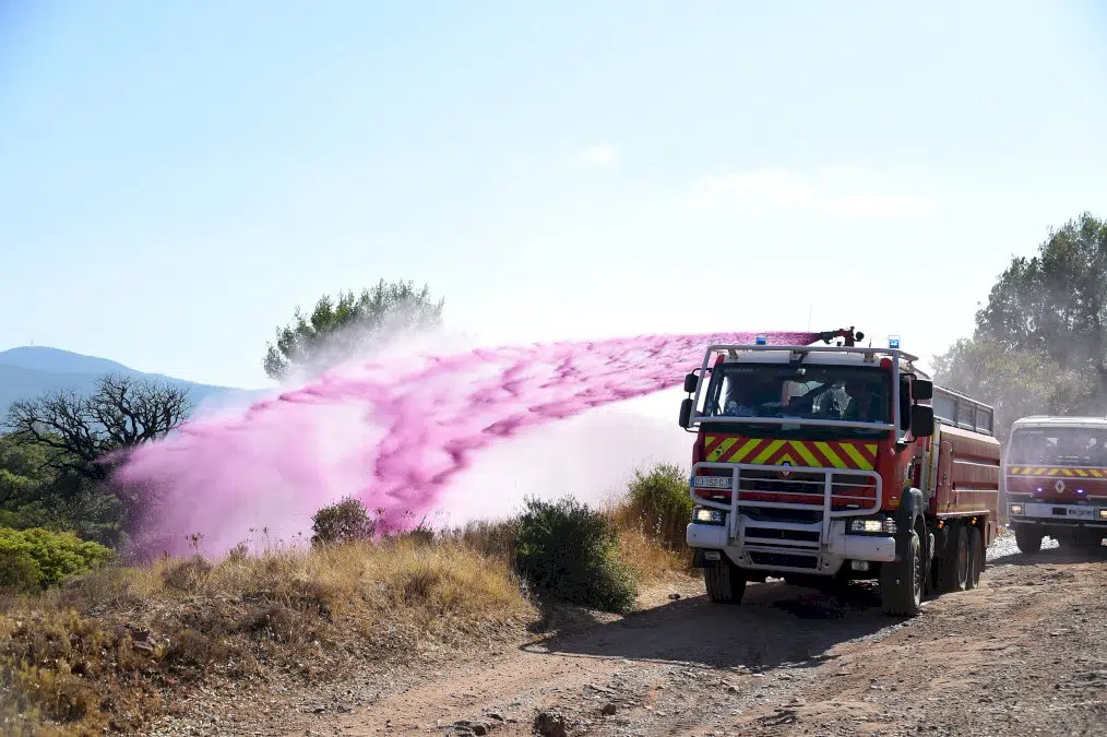 incendie-sur-la-cote-d’azur:-des-pompiers-« concentres »-avant-la-levee-du-vent