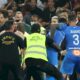 foot/l1:-le-match-nice-marseille-interrompu-apres-l&rsquo;envahissement-du-terrain-par-des-supporters
