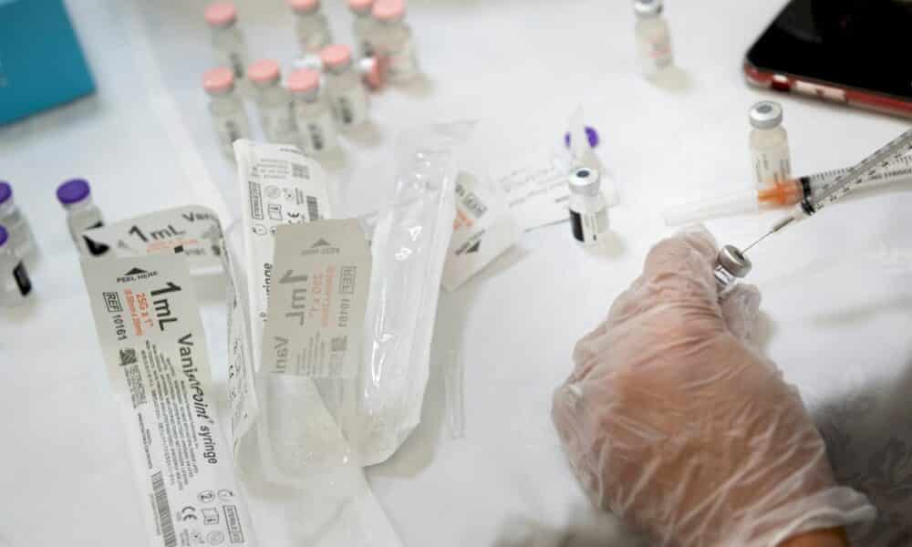 le-vaccin-anti-covid-de-pfizer-pleinement-autorise-aux-etats-unis