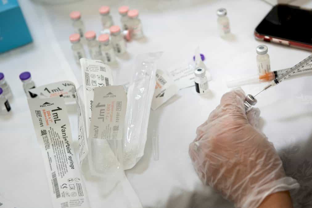 le-vaccin-anti-covid-de-pfizer-pleinement-autorise-aux-etats-unis