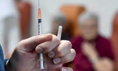 covid-19:-troisieme-dose-dans-les-ehpad-le-13-septembre,-la-rentree-scolaire-quoi-qu&rsquo;il-en-coute