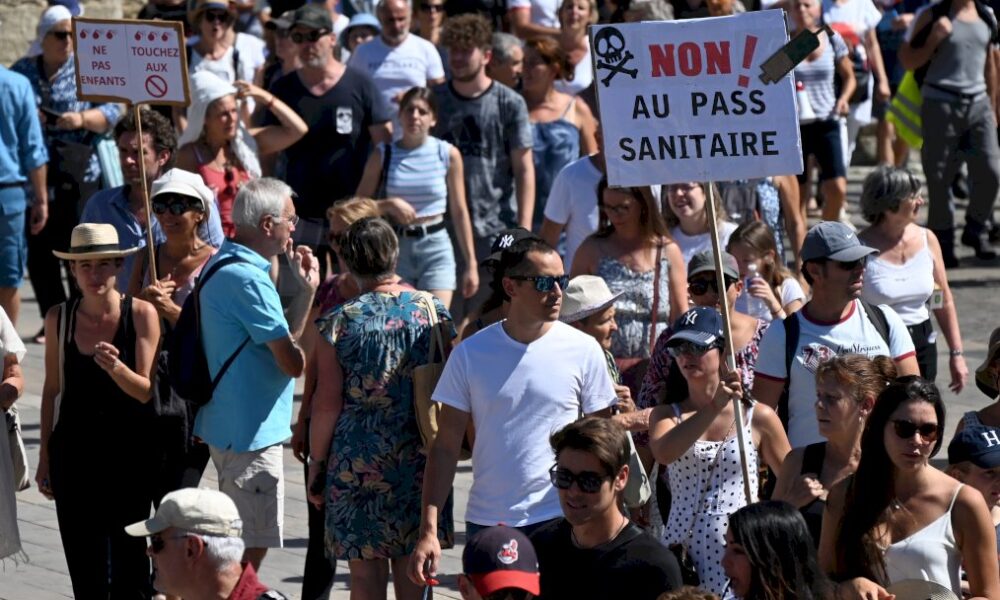 nouvelle-journee-de-protestation-contre-le-« scandale »-du-pass-sanitaire-en-france