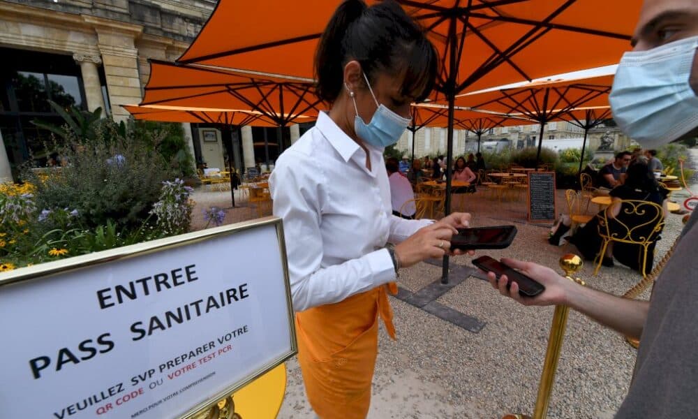 apres-leurs-clients,-le-pass-sanitaire-obligatoire-au-travail-pour-certains-salaries