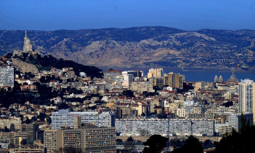 macron-ambitionne-d&rsquo;aider-marseille-a-rattraper-son-retard