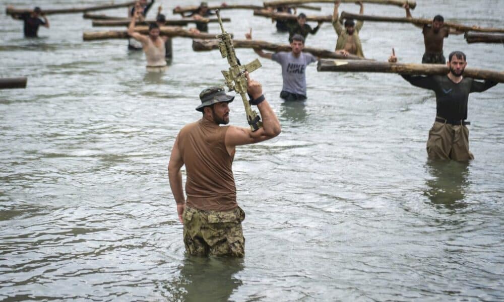 dans-le-panchir,-les-talibans-appellent-a-baisser-les-armes-apres-de-premiers-combats