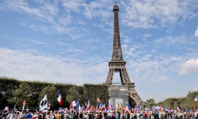 des-milliers-de-personnes-a-nouveau-dans-les-rues-contre-le-pass-sanitaire