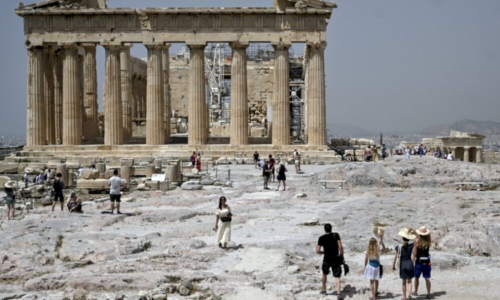 tourisme:-les-voyageurs-« locaux »-ont-sauve-la-saison-en-europe