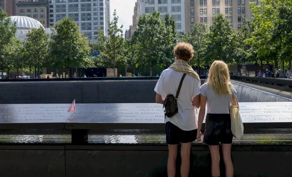 vingt-ans-apres,-l’amerique-rend-hommage-aux-3.000-morts-du-11-septembre