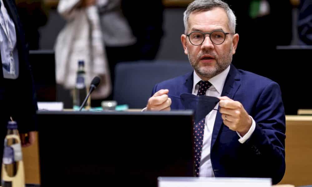 sous-marins:-les-europeens-solidaires-avec-paris-mais-entendent-menager-le-lien-avec-washington