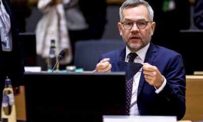 sous-marins:-les-europeens-solidaires-avec-paris-mais-entendent-menager-le-lien-avec-washington