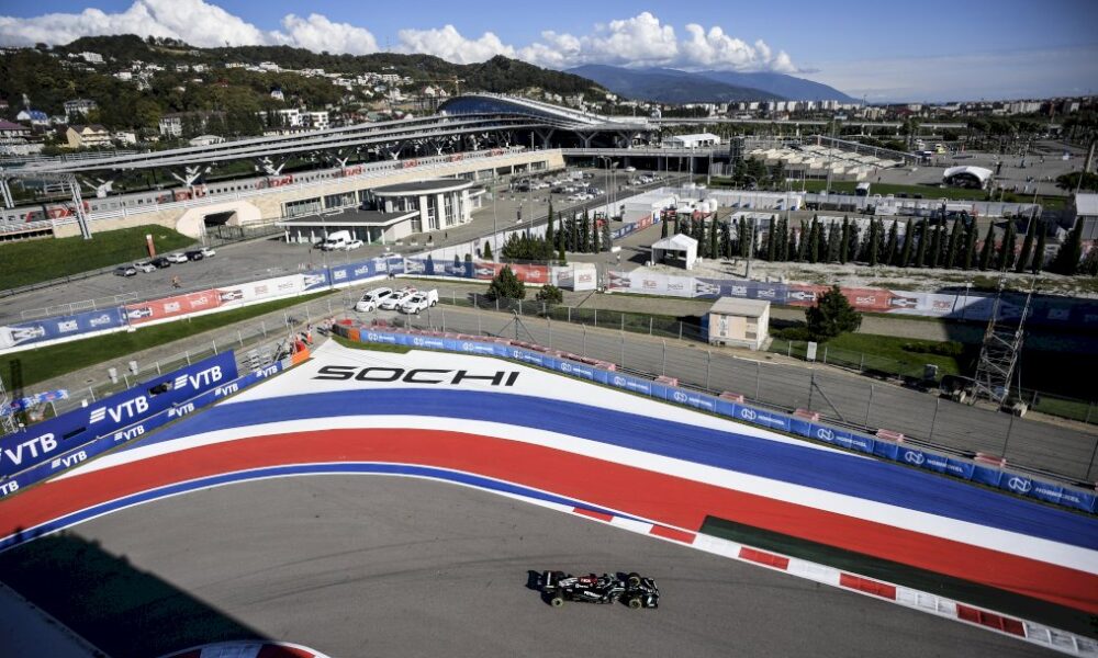 gp-de-russie-de-f1:-mercedes-domine-sans-surprise-en-essais-face-a-verstappen-penalise