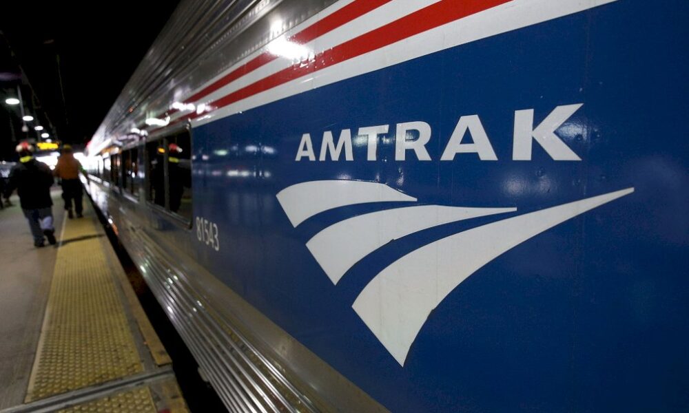 deraillement-d&rsquo;un-train-aux-etats-unis:-au-moins-trois-morts