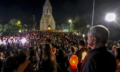 des-milliers-d&rsquo;armeniens-dans-la-rue-pour-honorer-la-memoire-des-morts-de-la-recente-guerre