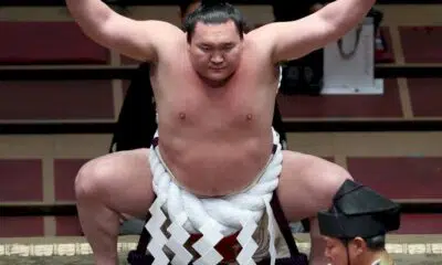 japon:-hakuho,-le-plus-grand-champion-de-l’histoire-du-sumo,-prend-sa-retraite