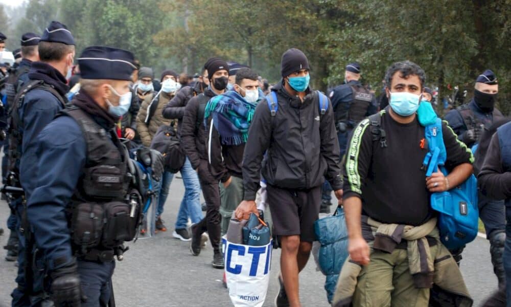 pour-les-migrants-de-calais,-une-vie-d&rsquo;expulsions,-d' »humiliations »-et-de-« harcelement »
