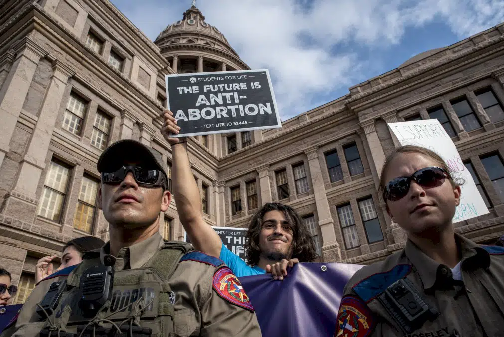 etats-unis:-la-justice-retablit-la-loi-anti-avortement-du-texas