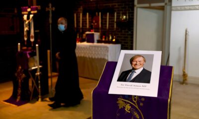 un-depute-britannique-mortellement-poignarde,-la-police-antiterroriste-enquete