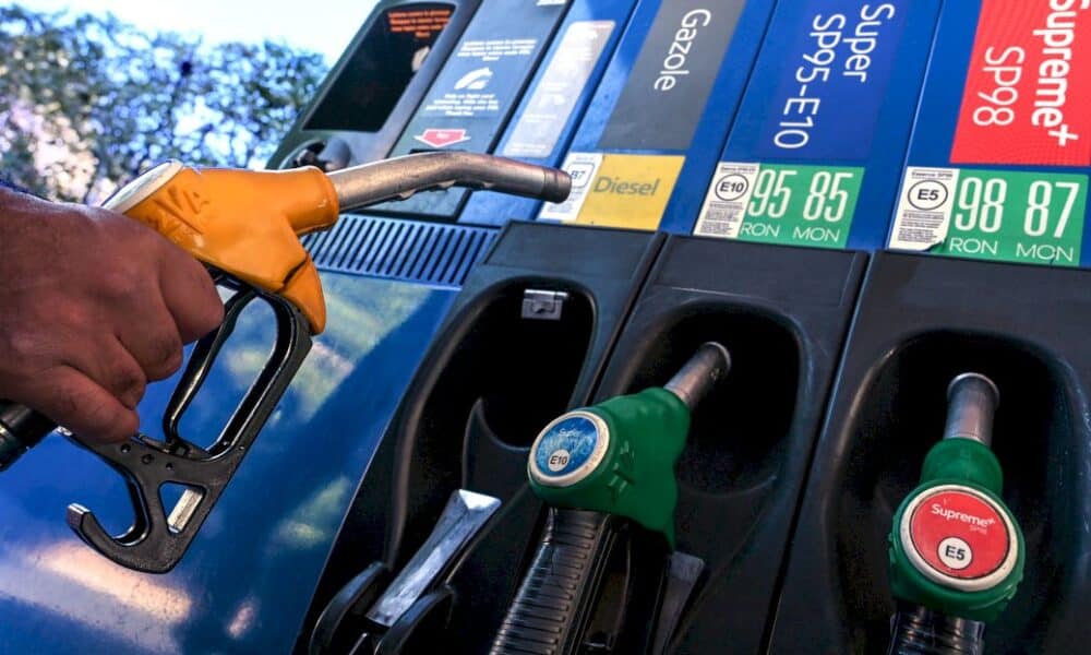 carburants:-le-gouvernement-promet-une-mesure-d&rsquo;aide-« efficace »-« d&rsquo;ici-la-fin-de-la-semaine »