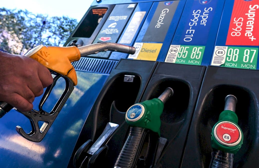 carburants:-le-gouvernement-promet-une-mesure-d’aide-« efficace »-« d’ici-la-fin-de-la-semaine »