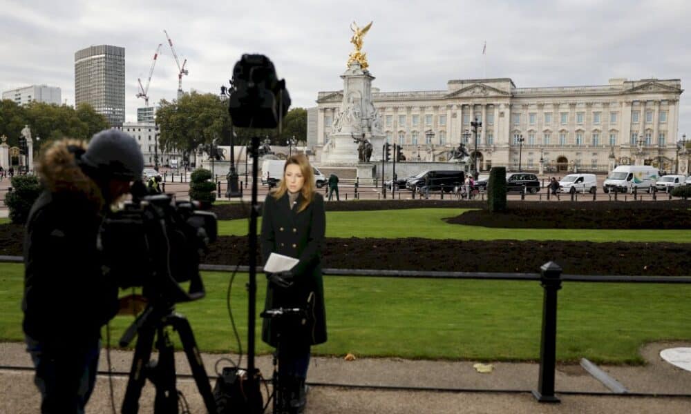 interrogations-sur-la-sante-d&rsquo;elizabeth-ii-apres-une-nuit-d&rsquo;hospitalisation