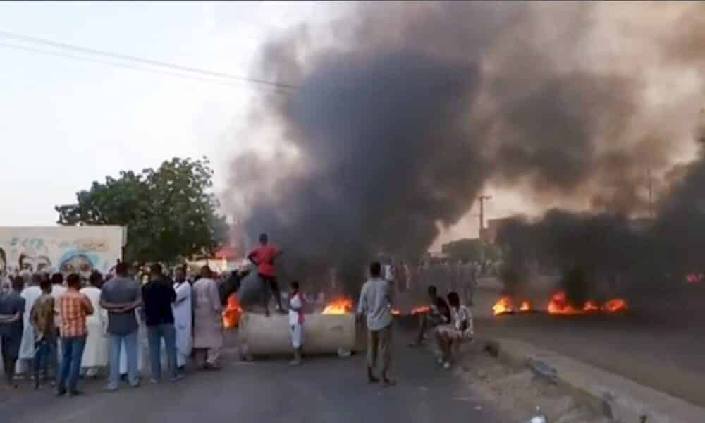 soudan:-le-general-qui-chapeaute-la-transition-dissout-les-autorites,-etat-d&rsquo;urgence