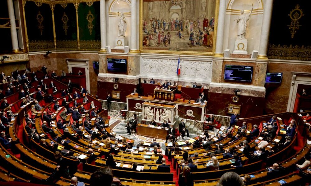 le-parlement-s&rsquo;apprete-a-autoriser-le-pass-sanitaire-jusqu&rsquo;a-l&rsquo;ete,-apres-les-elections