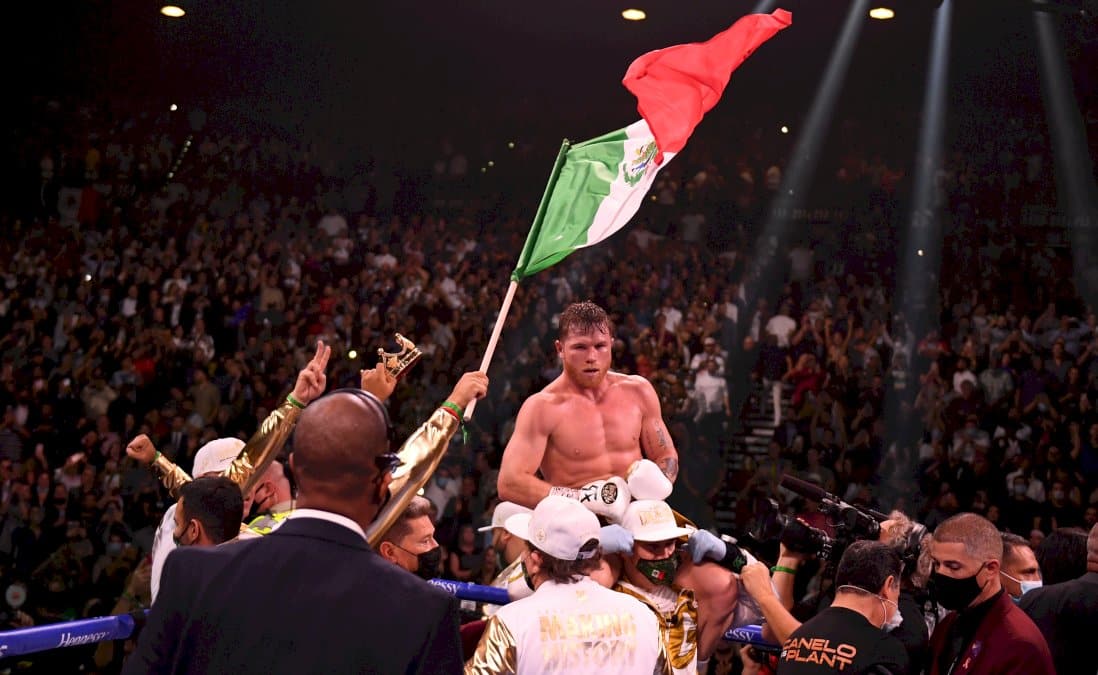 boxe/super-moyens:-sans-contestation,-« canelo »-unifie-les-titres-et-entre-dans-l&rsquo;histoire