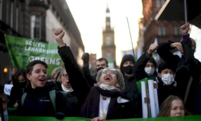pour-le-climat,-des-dizaines-de-milliers-de-personnes-marchent-a-glasgow-et-dans-le-monde