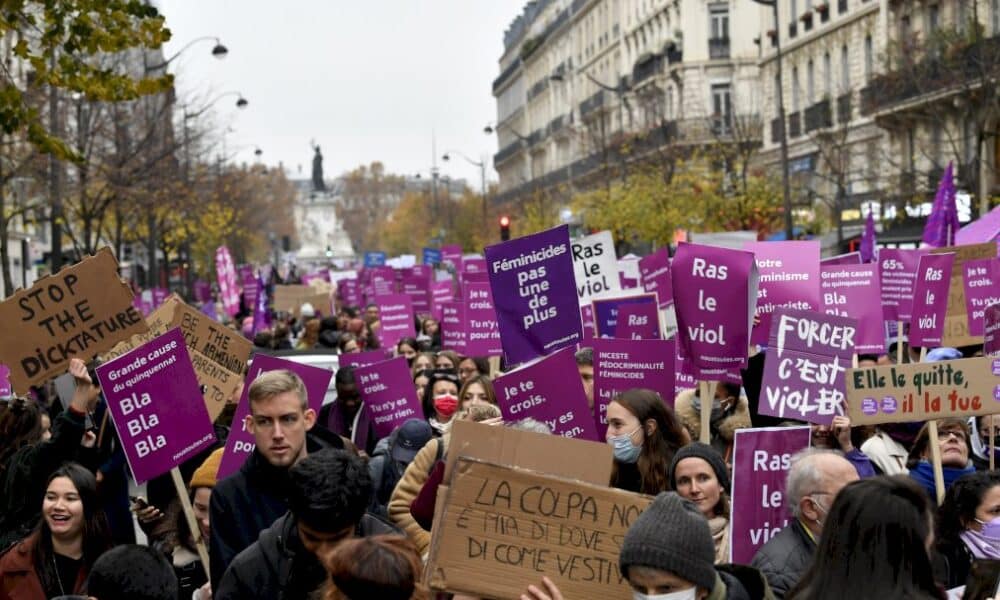 des-milliers-de-personnes-dans-la-rue-pour-dire-« stop »-aux-violences-sexistes
