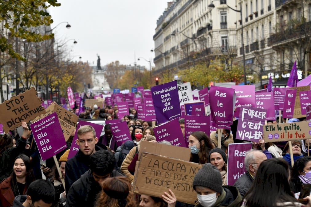 des-milliers-de-personnes-dans-la-rue-pour-dire-« stop »-aux-violences-sexistes