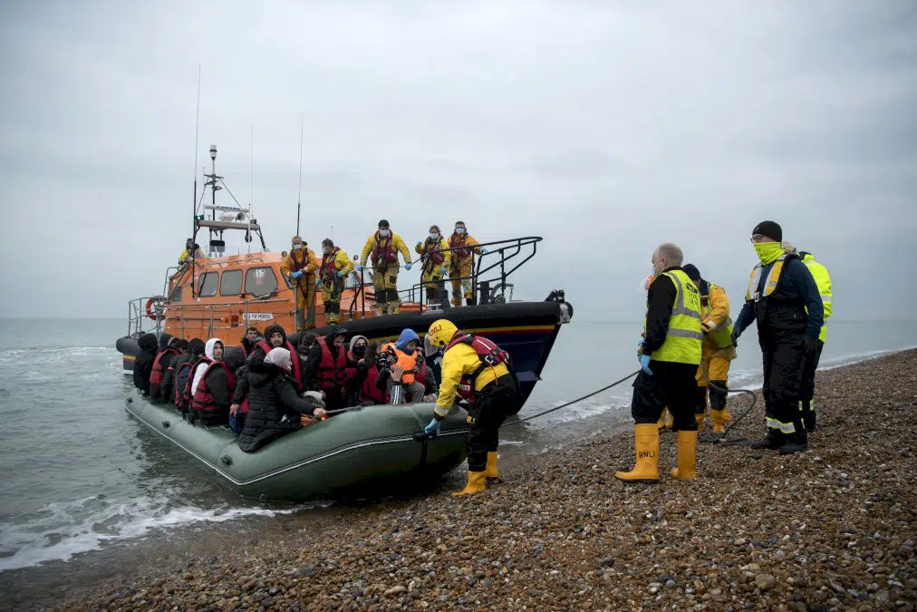 londres-et-paris-sous-le-choc-apres-la-plus-terrible-tragedie-migratoire-dans-la-manche