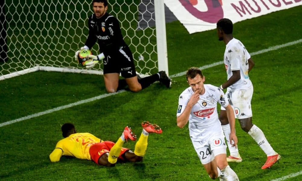 l1:-lens-accroche-par-angers,-reste-au-pied-du-podium