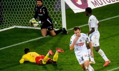l1:-lens-accroche-par-angers,-reste-au-pied-du-podium
