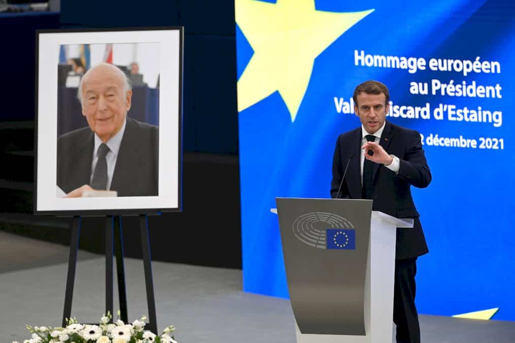l&rsquo;hommage-de-macron-et-des-dirigeants-de-l&rsquo;ue-a-giscard-d&rsquo;estaing,-« grand-capitaine »-de-l&rsquo;europe