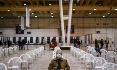 variant-omicron:-nouvelles-restrictions-en-cascade-apres-la-mise-en-garde-de-l&rsquo;oms