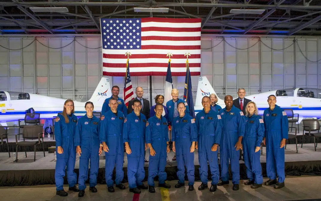 les-futurs-astronautes-de-la-nasa-ont-deja-la-tete-dans-la-lune