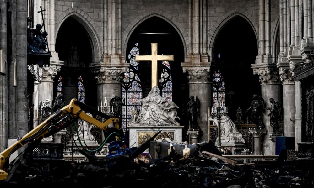 notre-dame-de-paris:-feu-vert-des-experts-au-reamenagement-interieur
